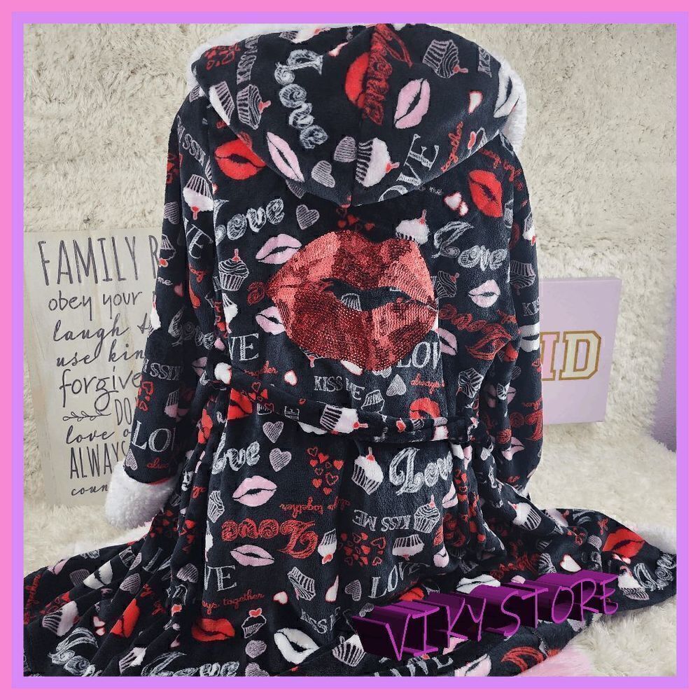 NWT { Em & Elfie } Sherpa Hoodie Robe Sequin Lips One Size NWT